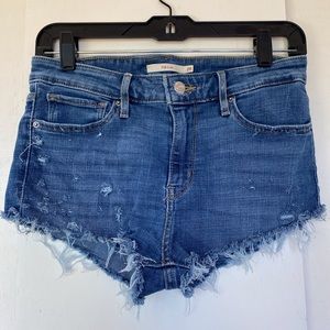 Trendy Levi’s 712 slim cut off jean shorts!